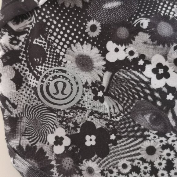 NWT LULULEMON SEAWHEEZE Black White Floral Print Lined Speed Shorts 6 *SE - Picture 6 of 8